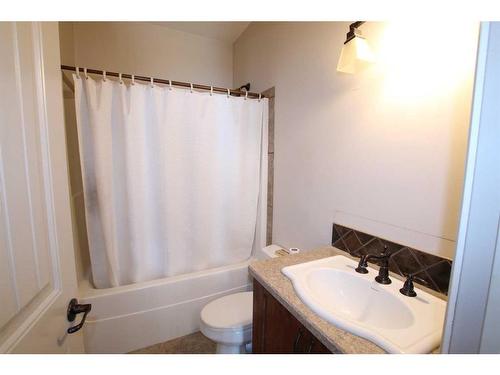 13 Ralston Place, Sylvan Lake, AB - Indoor Photo Showing Bathroom