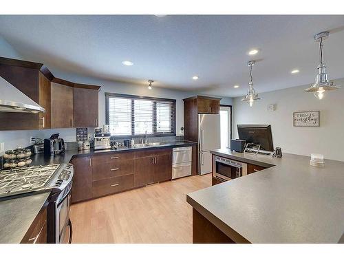 5225 Westridge Drive, Blackfalds, AB - Indoor Photo Showing Kitchen