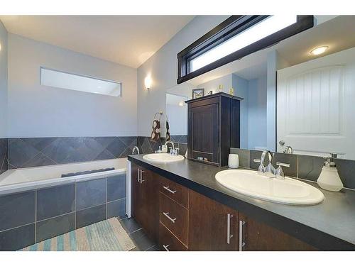 5225 Westridge Drive, Blackfalds, AB - Indoor Photo Showing Bathroom