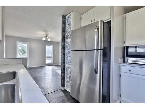 4820 55 Avenue, Camrose, AB - Indoor Photo Showing Kitchen