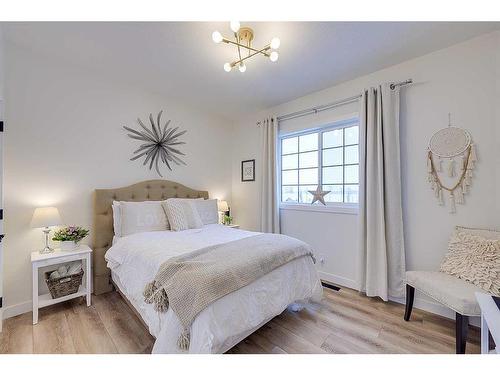 32 Eagle Drive, Rural Lacombe County, AB - Indoor Photo Showing Bedroom