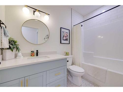 32 Eagle Drive, Rural Lacombe County, AB - Indoor Photo Showing Bathroom