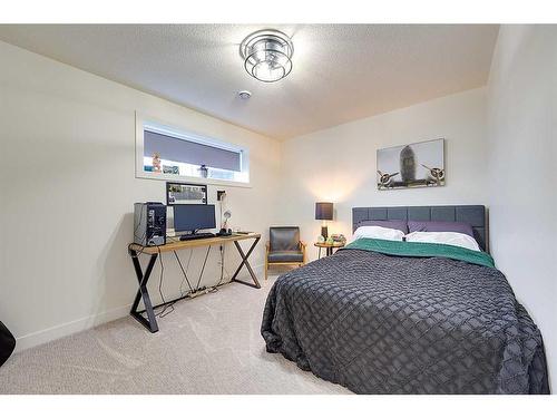 32 Eagle Drive, Rural Lacombe County, AB - Indoor Photo Showing Bedroom