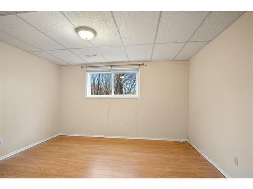 133 Maxwell Avenue, Red Deer, AB - Indoor Photo Showing Other Room