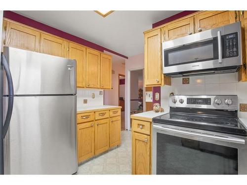 133 Maxwell Avenue, Red Deer, AB - Indoor Photo Showing Kitchen