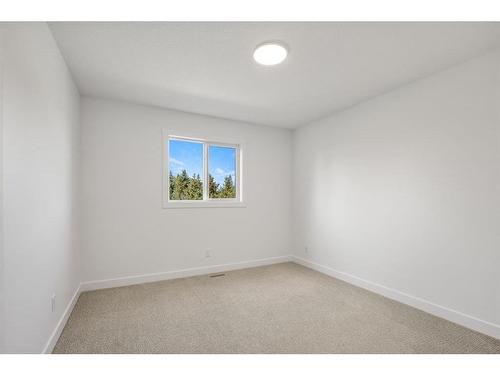 135 Ellington Crescent, Red Deer, AB - Indoor Photo Showing Other Room