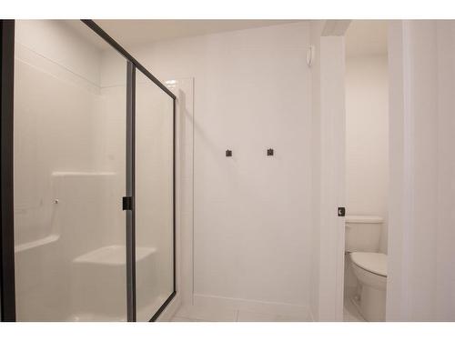 135 Ellington Crescent, Red Deer, AB - Indoor Photo Showing Bathroom