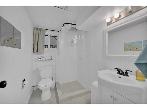 21 Westview Crescent, Blackfalds, AB - Indoor Photo Showing Bathroom