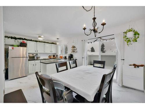 21 Westview Crescent, Blackfalds, AB - Indoor Photo Showing Dining Room