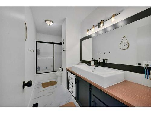 21 Westview Crescent, Blackfalds, AB - Indoor Photo Showing Bathroom