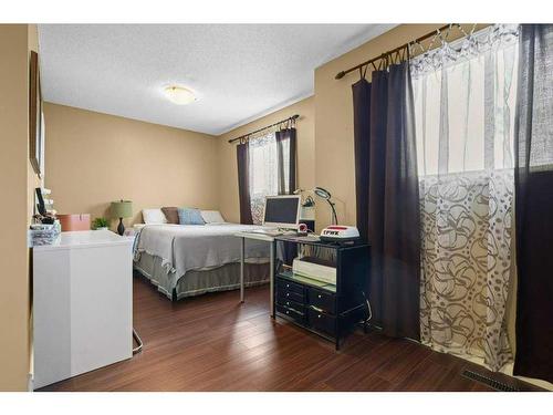 15 Edis Close, Red Deer, AB - Indoor Photo Showing Bedroom