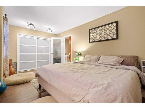 15 Edis Close, Red Deer, AB - Indoor Photo Showing Bedroom