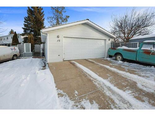 15 Edis Close, Red Deer, AB - Outdoor