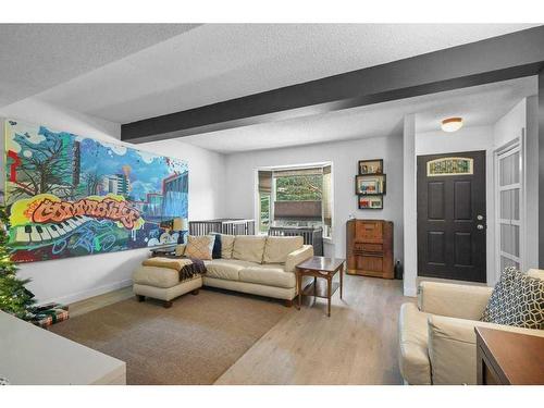 15 Edis Close, Red Deer, AB - Indoor Photo Showing Living Room