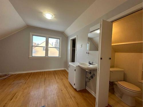 5407 56 Street, Ponoka, AB - Indoor Photo Showing Bathroom