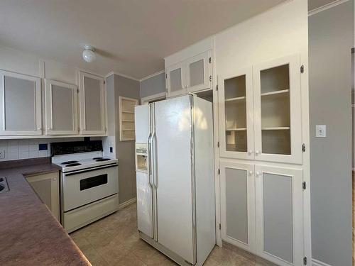 5407 56 Street, Ponoka, AB - Indoor Photo Showing Kitchen