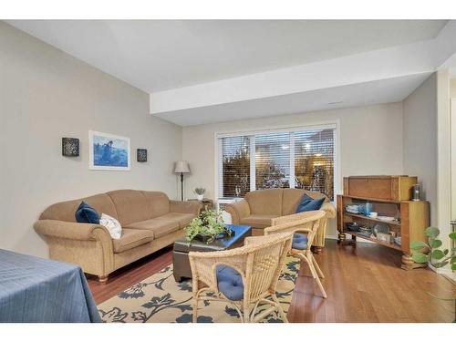 C4-99 Pioneer Way, Blackfalds, AB - Indoor Photo Showing Living Room