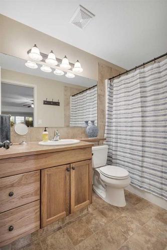 C4-99 Pioneer Way, Blackfalds, AB - Indoor Photo Showing Bathroom