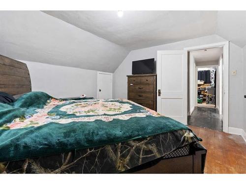 5111 54 Avenue, Viking, AB - Indoor Photo Showing Bedroom