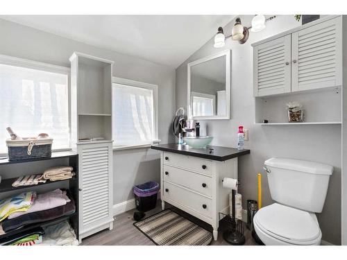 5111 54 Avenue, Viking, AB - Indoor Photo Showing Bathroom