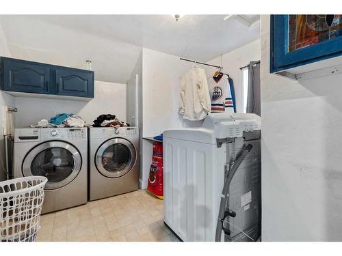 5111 54 Avenue, Viking, AB - Indoor Photo Showing Laundry Room