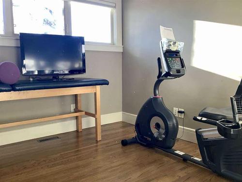 4108 19 Avenue Sw, Calgary, AB - Indoor Photo Showing Gym Room