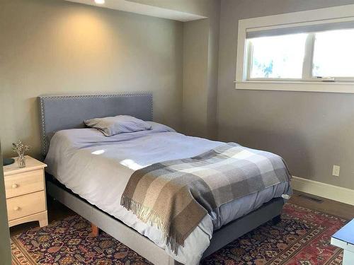 4108 19 Avenue Sw, Calgary, AB - Indoor Photo Showing Bedroom