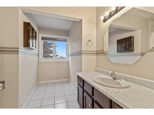 59 Gish Street, Red Deer, AB - Indoor Photo Showing Bathroom