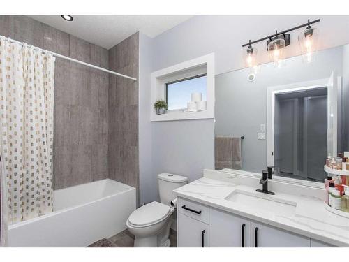 4175 Ryders Ridge Boulevard, Sylvan Lake, AB - Indoor Photo Showing Bathroom