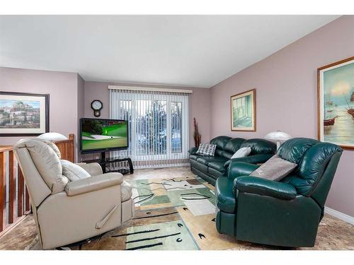 6002 54 Avenue, Camrose, AB - Indoor Photo Showing Living Room