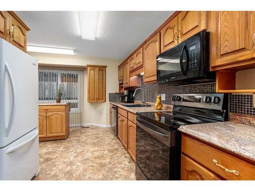 6002 54 Avenue, Camrose, AB - Indoor Photo Showing Kitchen