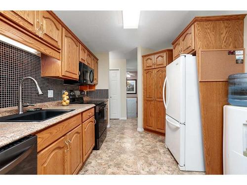 6002 54 Avenue, Camrose, AB - Indoor Photo Showing Kitchen