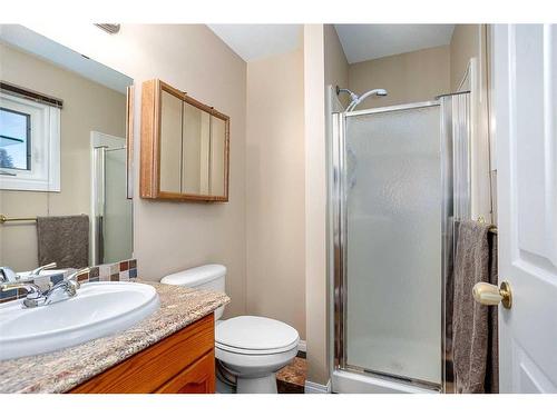 6002 54 Avenue, Camrose, AB - Indoor Photo Showing Bathroom