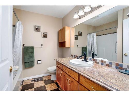 6002 54 Avenue, Camrose, AB - Indoor Photo Showing Bathroom