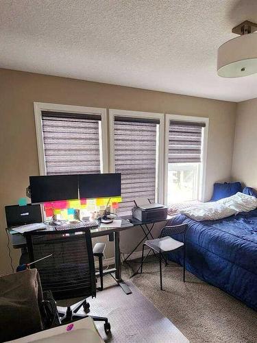 238 Kingfisher Crescent Se, Airdrie, AB - Indoor Photo Showing Bedroom