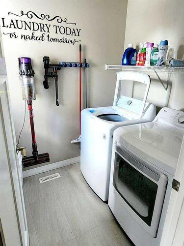 238 Kingfisher Crescent Se, Airdrie, AB - Indoor Photo Showing Laundry Room