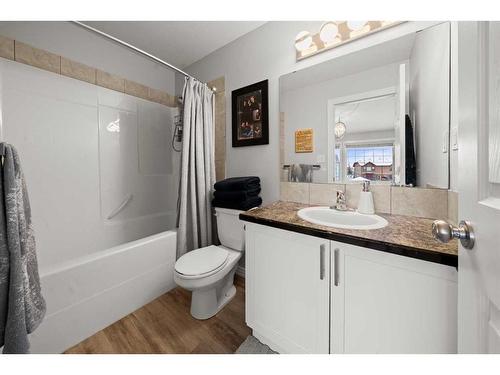 42-45 Ironstone Drive, Red Deer, AB - Indoor Photo Showing Bathroom