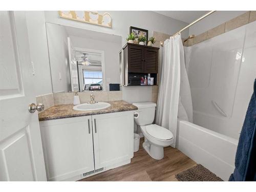 42-45 Ironstone Drive, Red Deer, AB - Indoor Photo Showing Bathroom