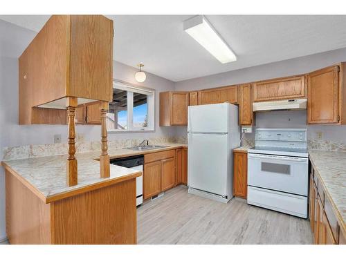 5836 58 Street, Rocky Mountain House, AB - Indoor Photo Showing Kitchen