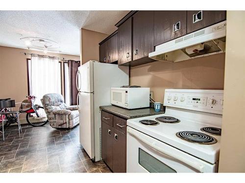 201-4814 46 Street, Red Deer, AB - Indoor Photo Showing Kitchen