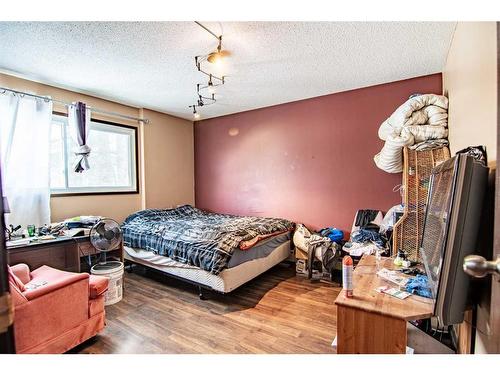 201-4814 46 Street, Red Deer, AB - Indoor Photo Showing Bedroom