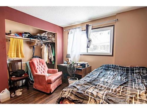 201-4814 46 Street, Red Deer, AB - Indoor Photo Showing Bedroom