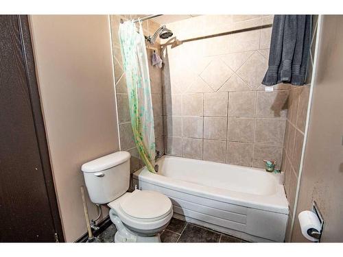 201-4814 46 Street, Red Deer, AB - Indoor Photo Showing Bathroom