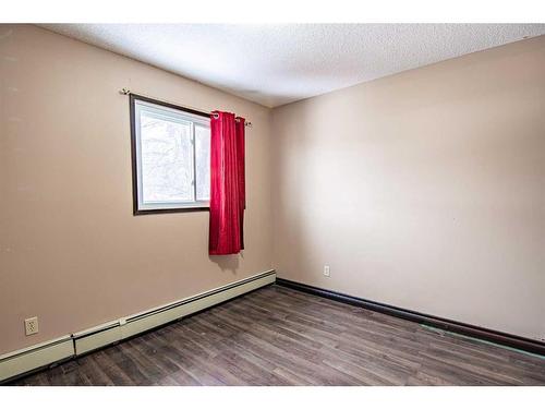 201-4814 46 Street, Red Deer, AB - Indoor Photo Showing Other Room