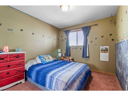 52 Elliot Crescent, Red Deer, AB - Indoor Photo Showing Bedroom