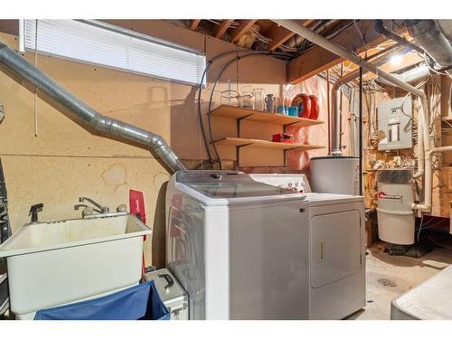 52 Elliot Crescent, Red Deer, AB - Indoor Photo Showing Laundry Room