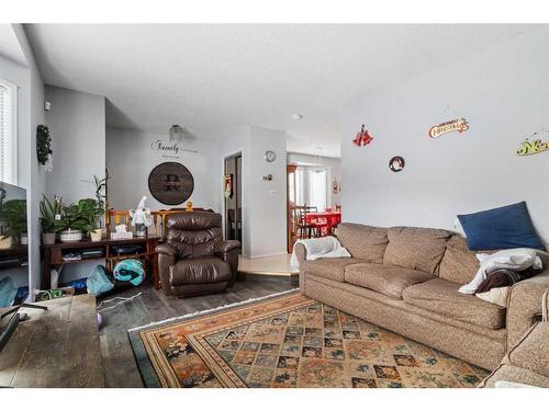 52 Elliot Crescent, Red Deer, AB - Indoor Photo Showing Living Room