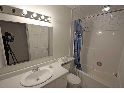 22 Willow Springs Crescent, Sylvan Lake, AB - Indoor Photo Showing Bathroom