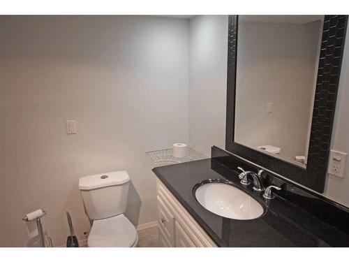 22 Willow Springs Crescent, Sylvan Lake, AB - Indoor Photo Showing Bathroom