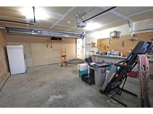 22 Willow Springs Crescent, Sylvan Lake, AB - Indoor Photo Showing Garage